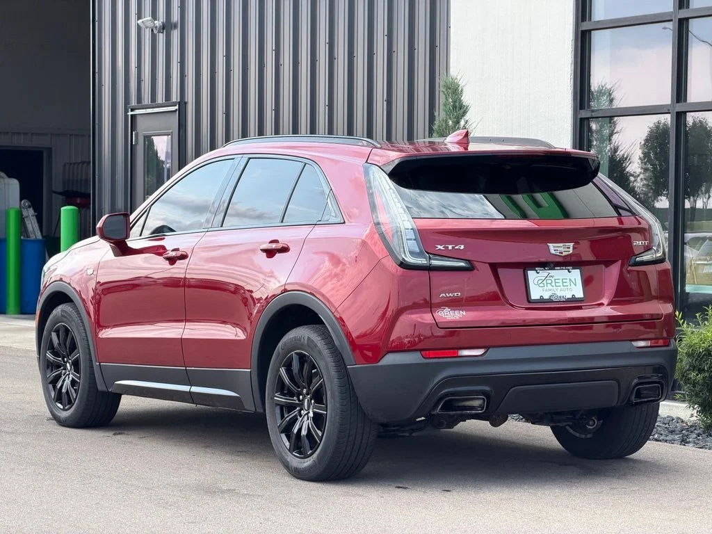 Used 2019 Red Cadillac Sport image 3