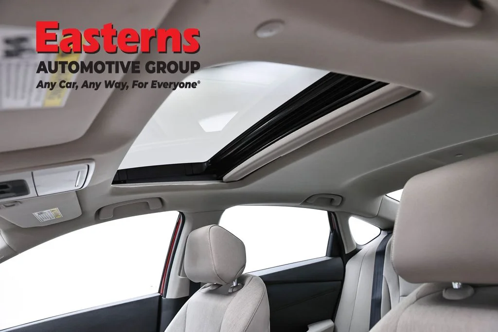 Used 2025 Red Honda SE image 33