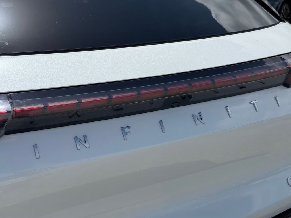 New 2027 RADIANT WHITE INFINITI Luxe AWD image 12