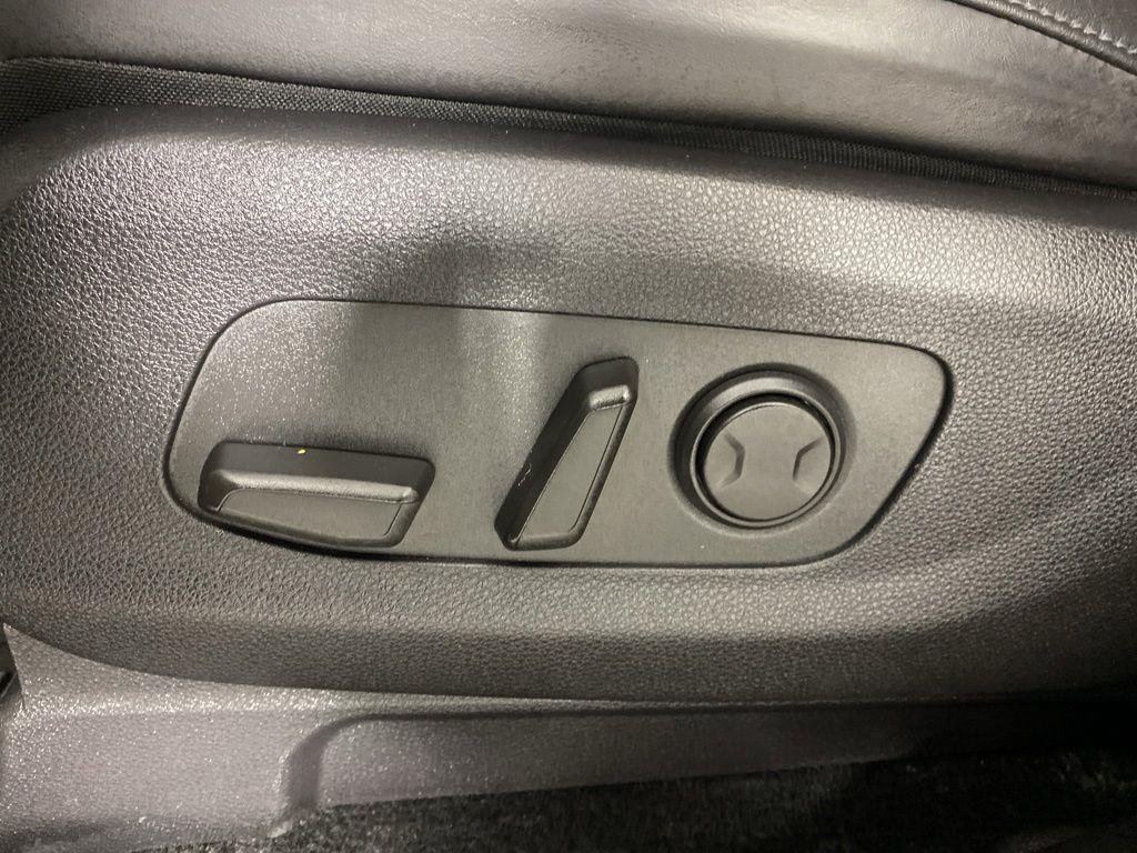 Used 2022 Aurora Black Kia LXS image 11