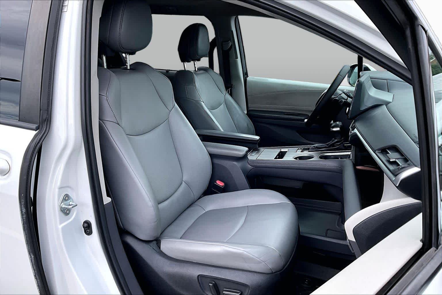 Used 2022 Wind Chill Pearl Toyota XLE image 8