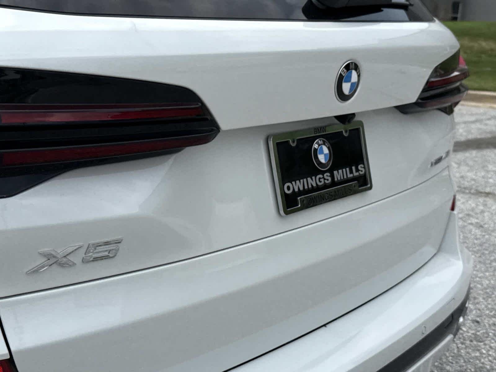 New 2026 Mineral White Metallic BMW xDrive40i image 11