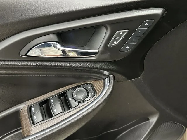 Used 2018 Beige Chevrolet Premier image 23