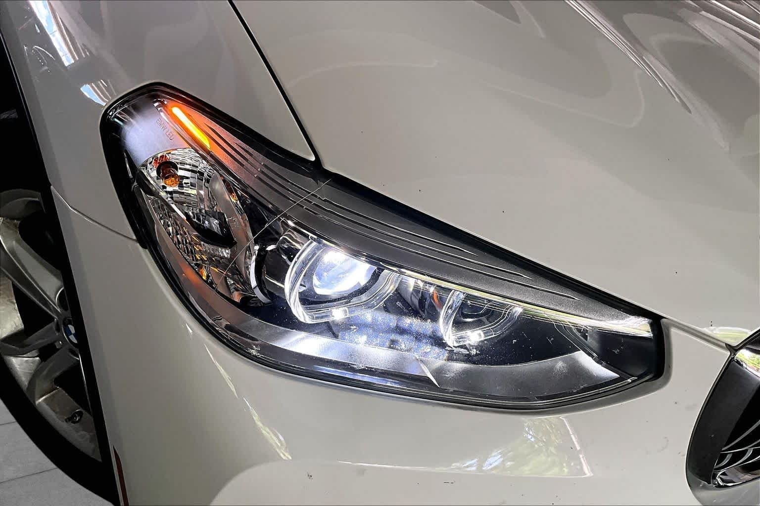 Used 2021 Alpine White BMW sDrive30i image 27
