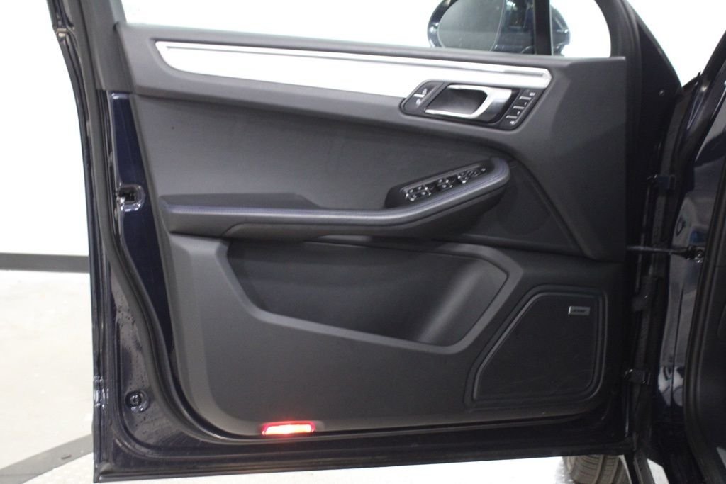 Used 2022  Porsche S image 17