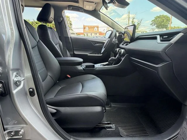Used 2025 Silver Toyota XLE Premium image 15