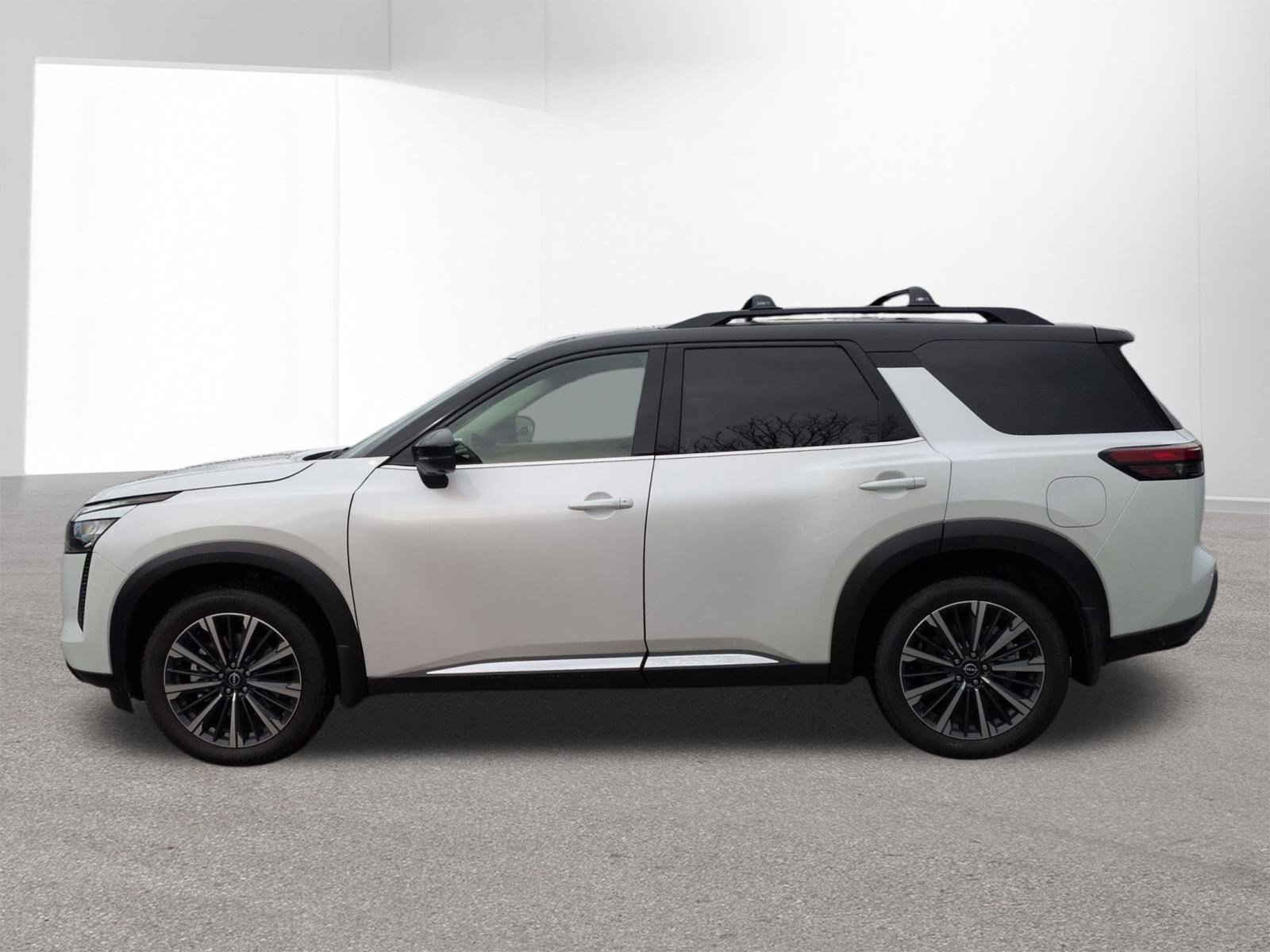New 2026 Everest White Pearl TriCoat / Super Black Two-tone Nissan Platinum image 8