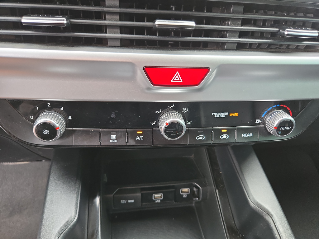 Used 2020 White Kia LX image 23