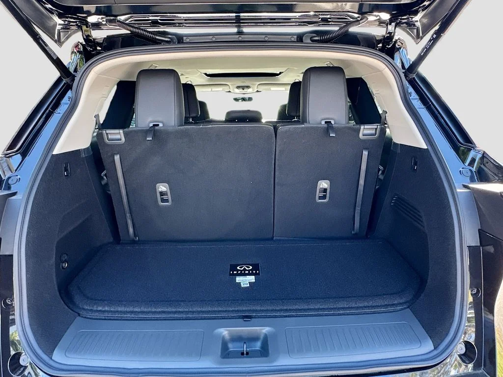 Used 2026 Black INFINITI LUXE image 29