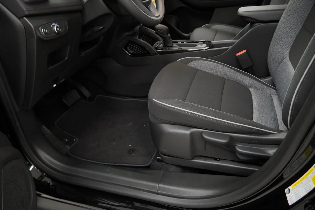 New 2026 Mosaic Black Metallic Chevrolet LS image 30
