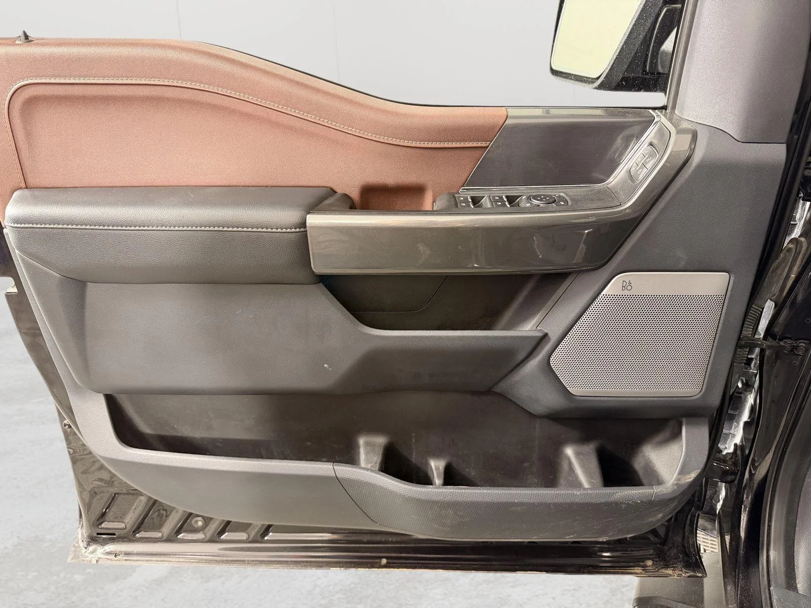 Used 2022 Agate Black Ford LARIAT image 13