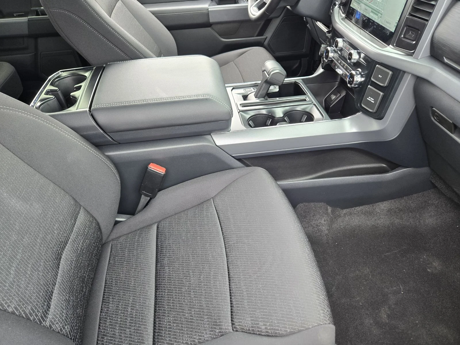 New 2026 Oxford White Ford XLT image 9