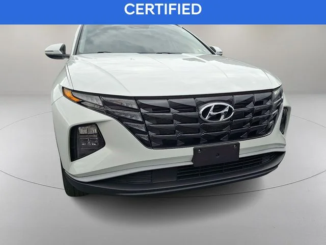 Used 2023 White Hyundai SEL image 2