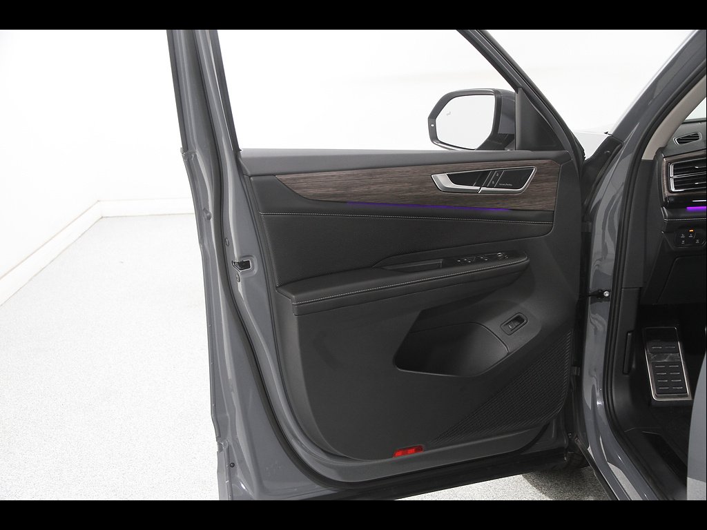 Certified Used 2026 Pure Gray Volkswagen SEL Premium R-Line 4Motion image 4
