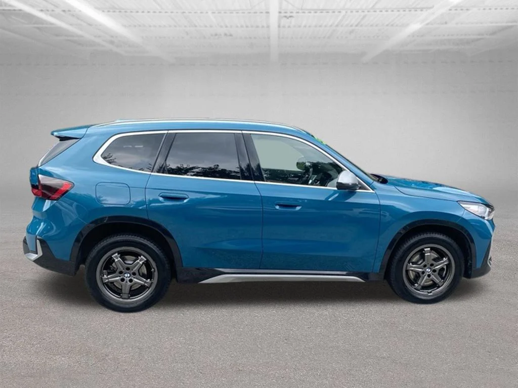 Used 2023 Blue BMW xDrive28i image 7