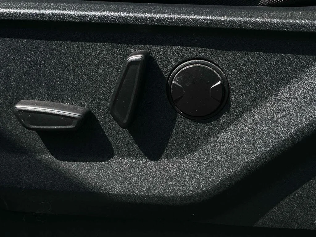 Used 2023 Agate Black Metallic Ford XLT image 16