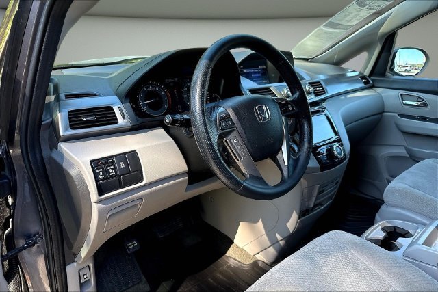 Used 2016 Gray Honda SE image 19