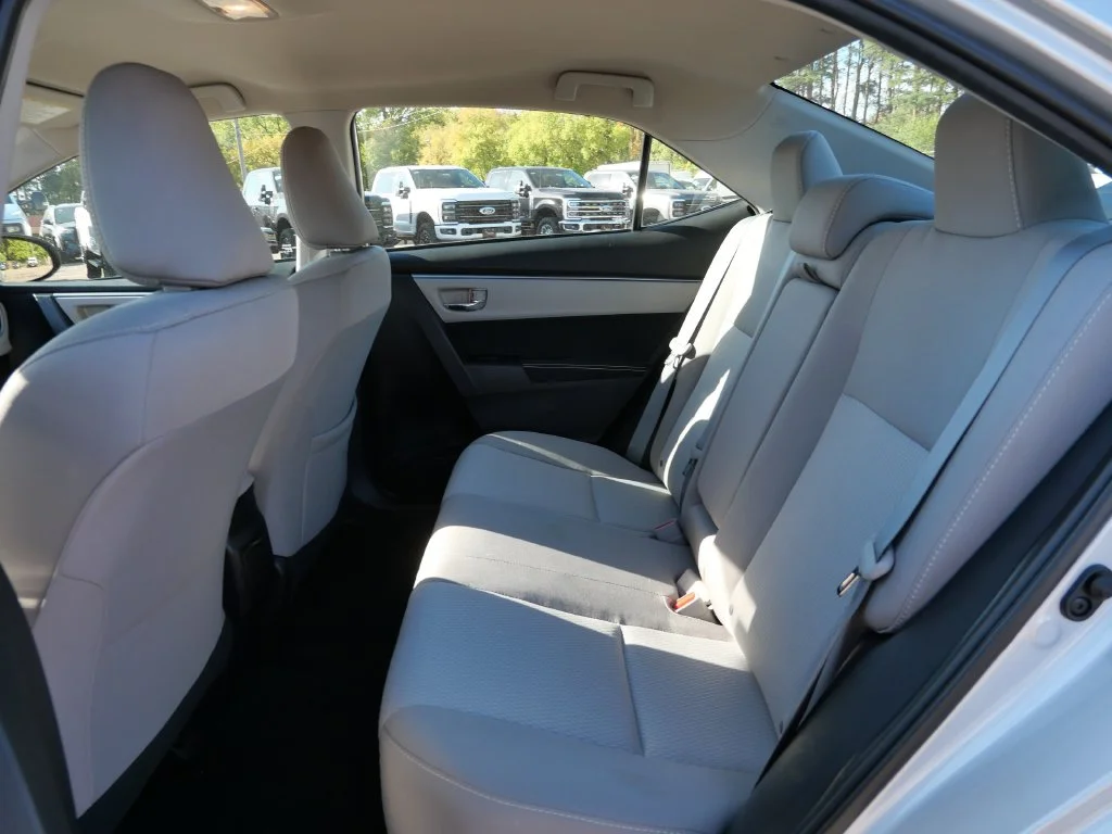 Used 2016 Silver Toyota LE image 20