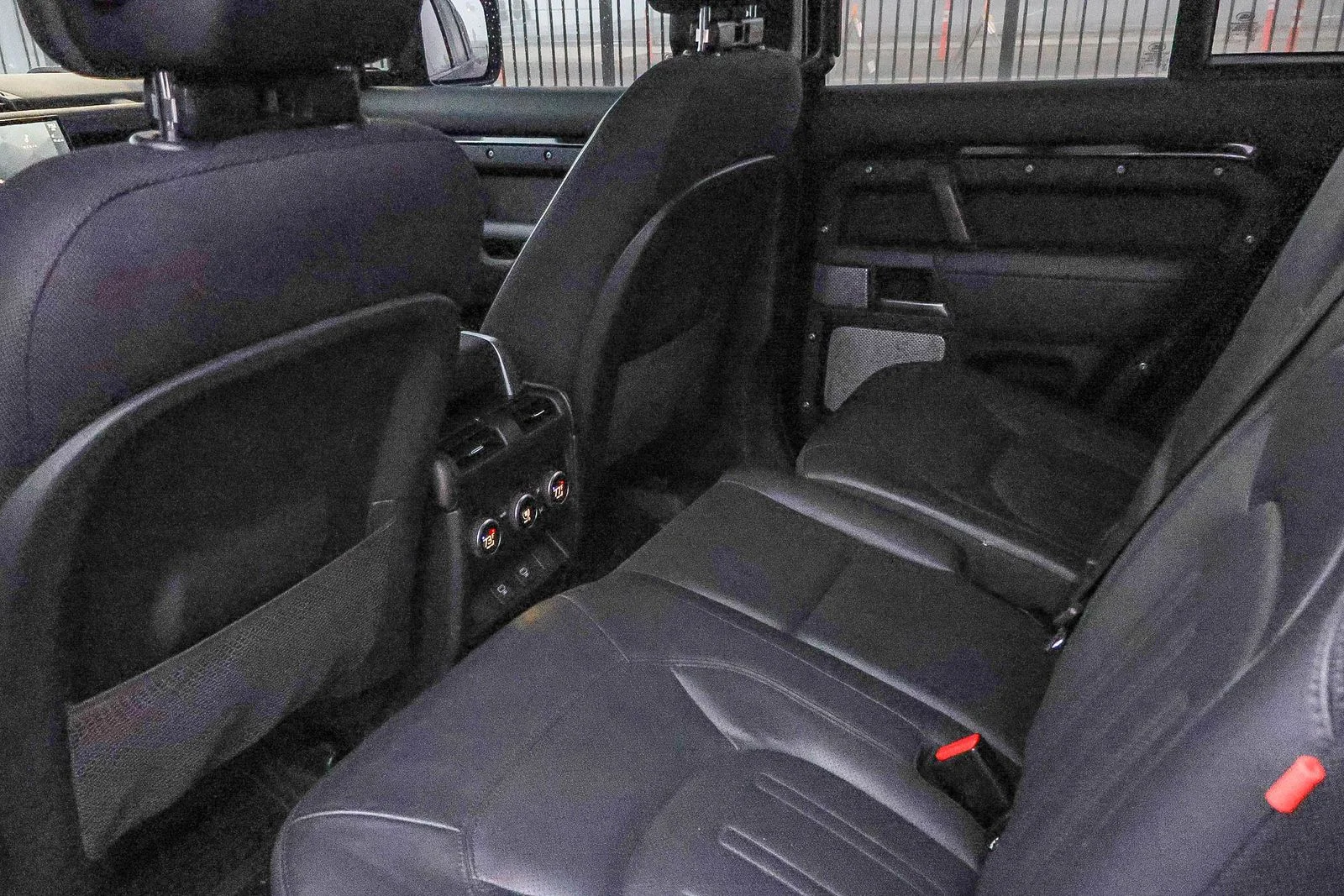 2023 Land Rover Defender X - Photo 20