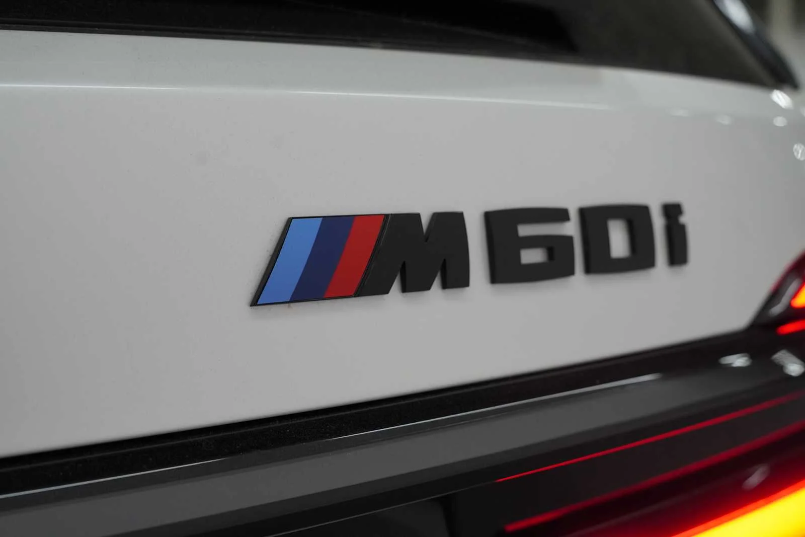 Used 2027 Mineral White Metallic BMW M60i image 10