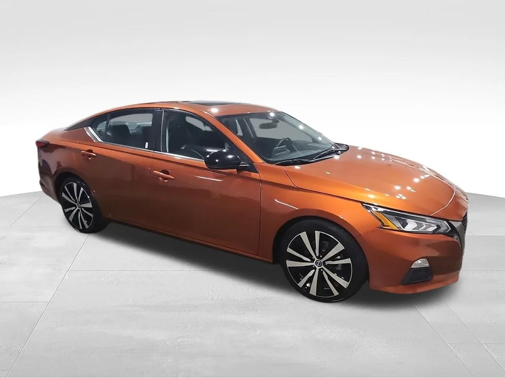 Used 2021 Orange Nissan 2.0 SR image 2