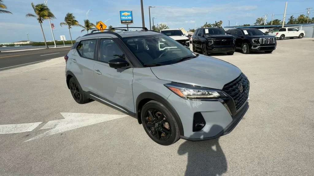 Used 2021 Gray Nissan SR image 2