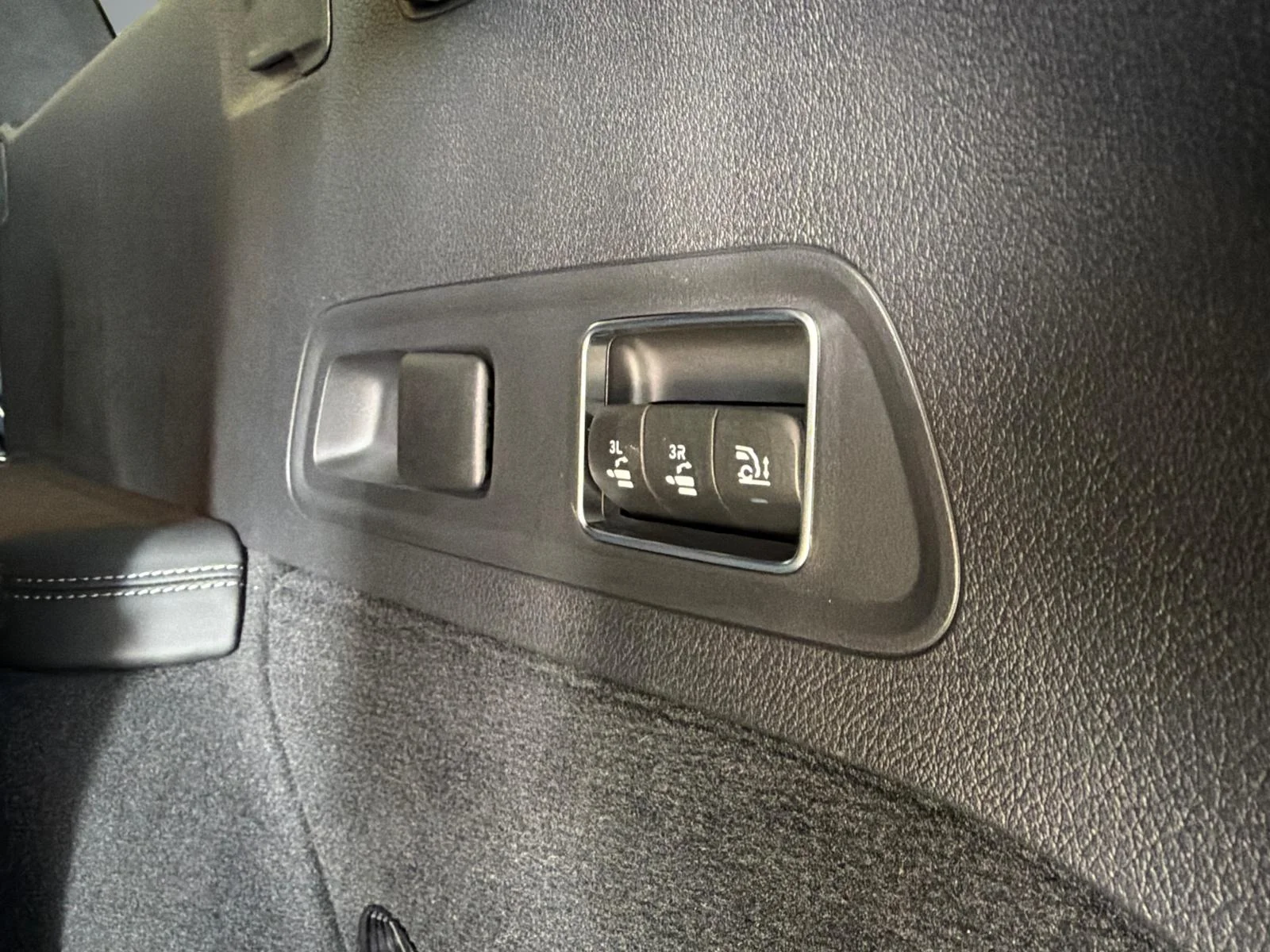 New 2026 White Mercedes-Benz Gls 450 4matic Suv image 9