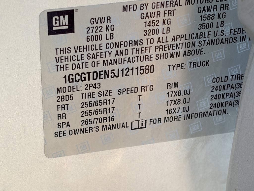 Used 2018 SILVER Chevrolet 4WD Z71 image 23