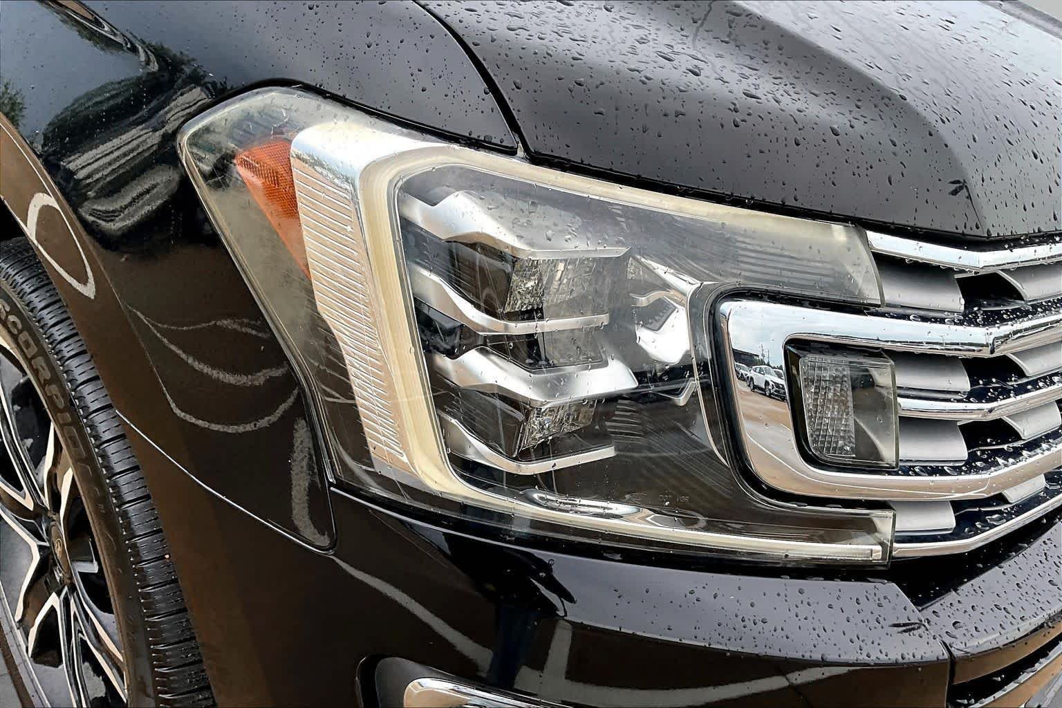 Used 2019 Agate Black Metallic Ford Limited image 27