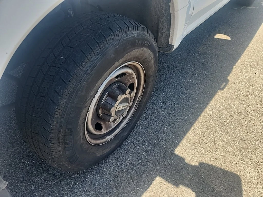 Used 2018 White Ford XL image 7