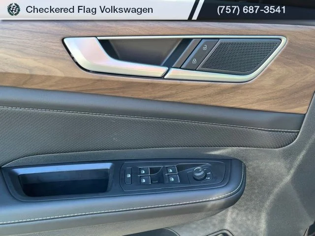 New 2026 Black Volkswagen 2.0T SE w/Technology image 17