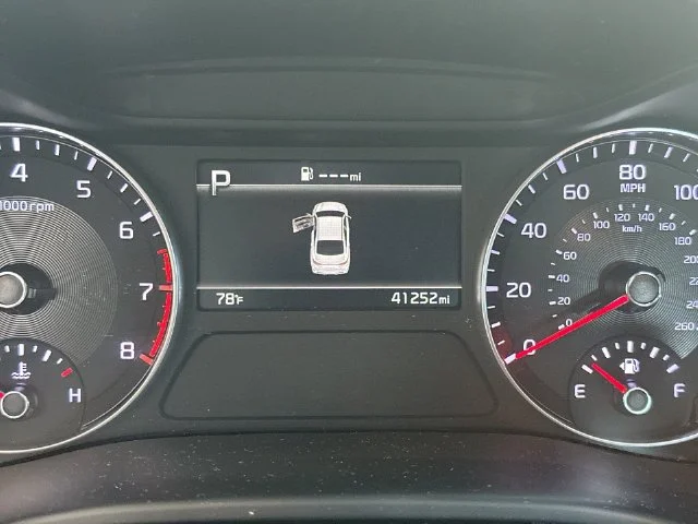 Used 2023 Black Kia LXS image 19