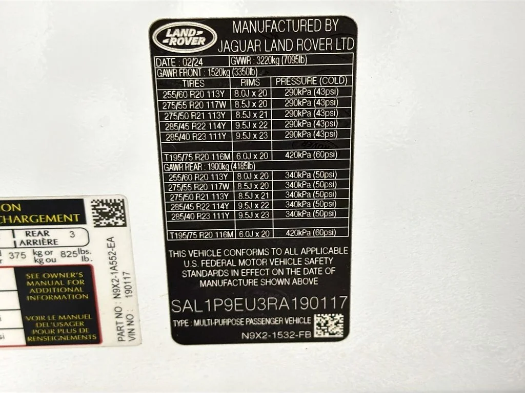 Used 2024 White Land Rover SE image 35