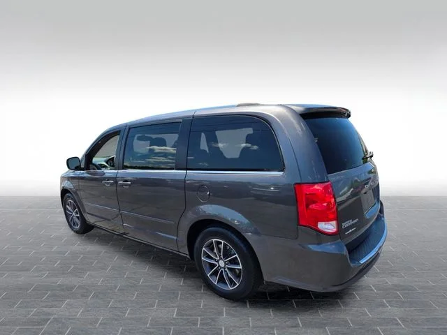 Used 2017 Gray Dodge SXT image 5