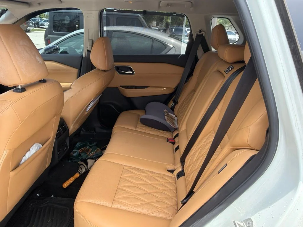 Used 2021 Pearl White Tricoat/Super Black Nissan Platinum image 4