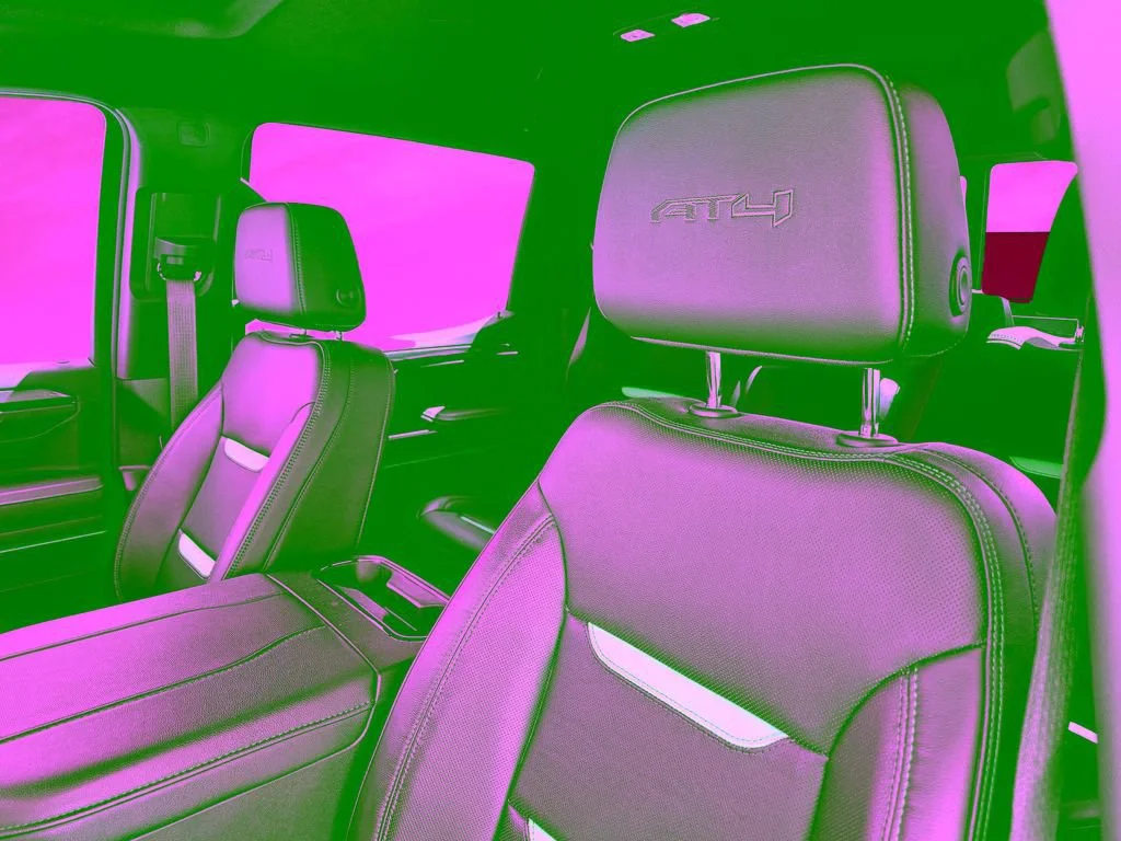 Used 2025 Sterling Metallic GMC AT4 image 18