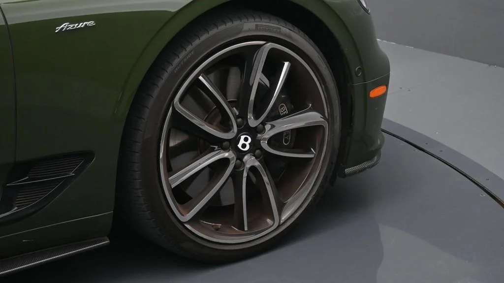 Used 2023 Green Bentley Azure image 7