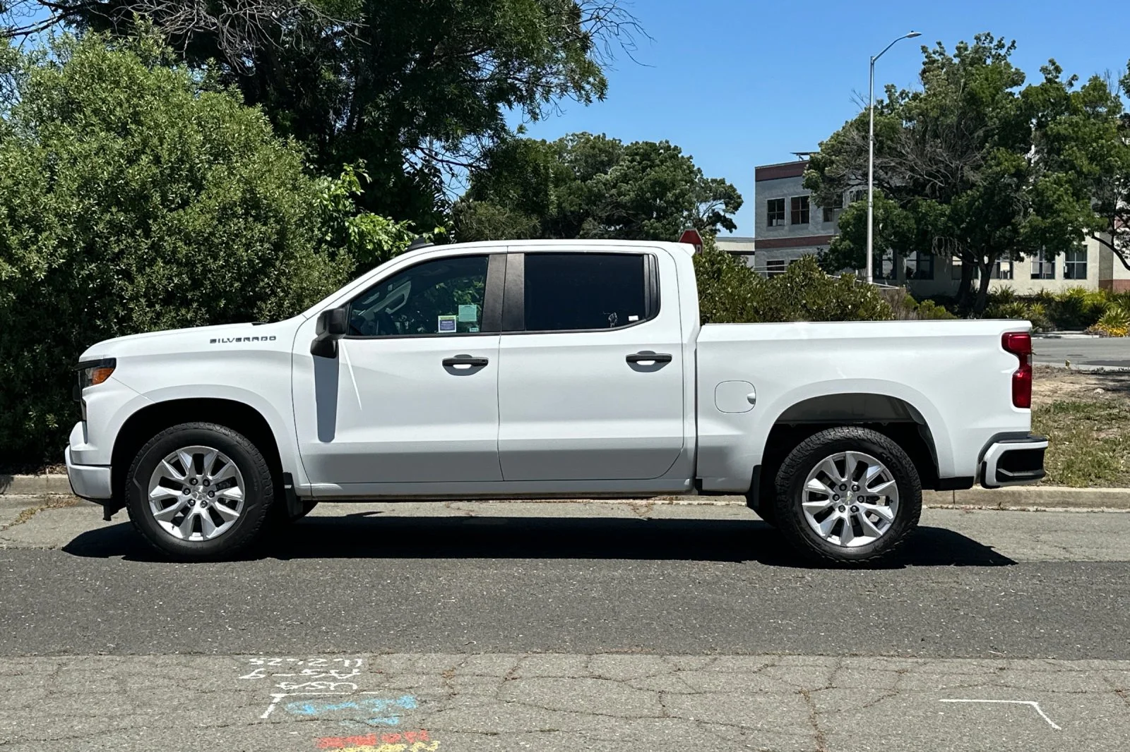 Used 2022 White Chevrolet Custom image 6