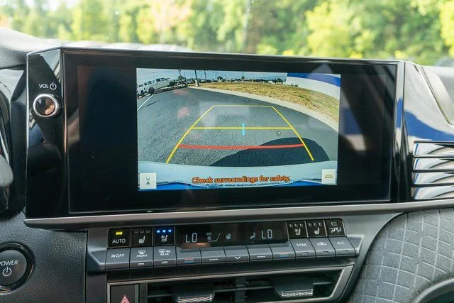 Used 2025 Pearl Toyota XLE image 31
