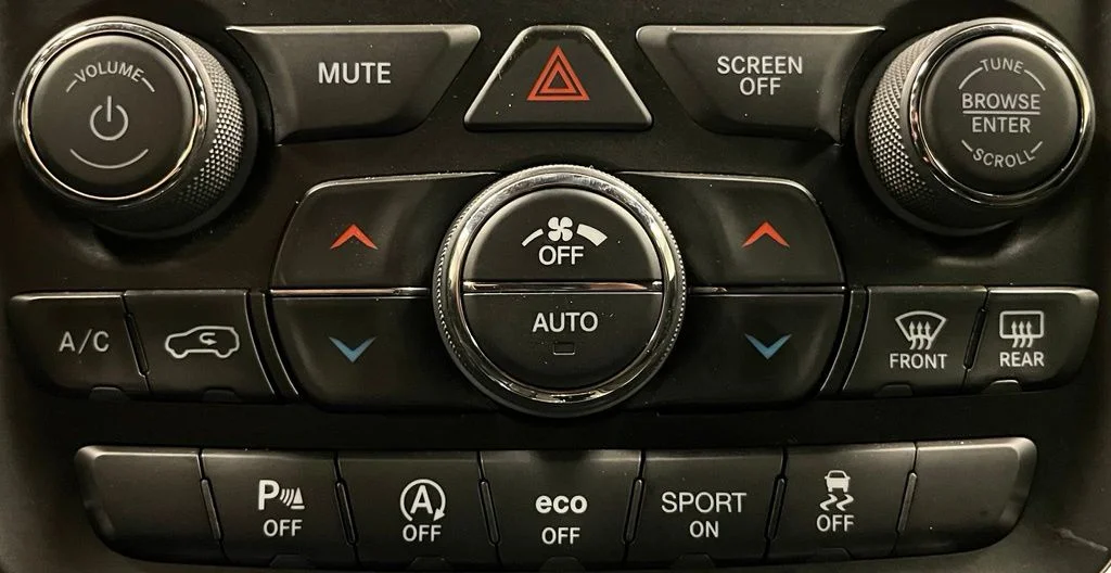 Used 2020 White Jeep Laredo E image 38