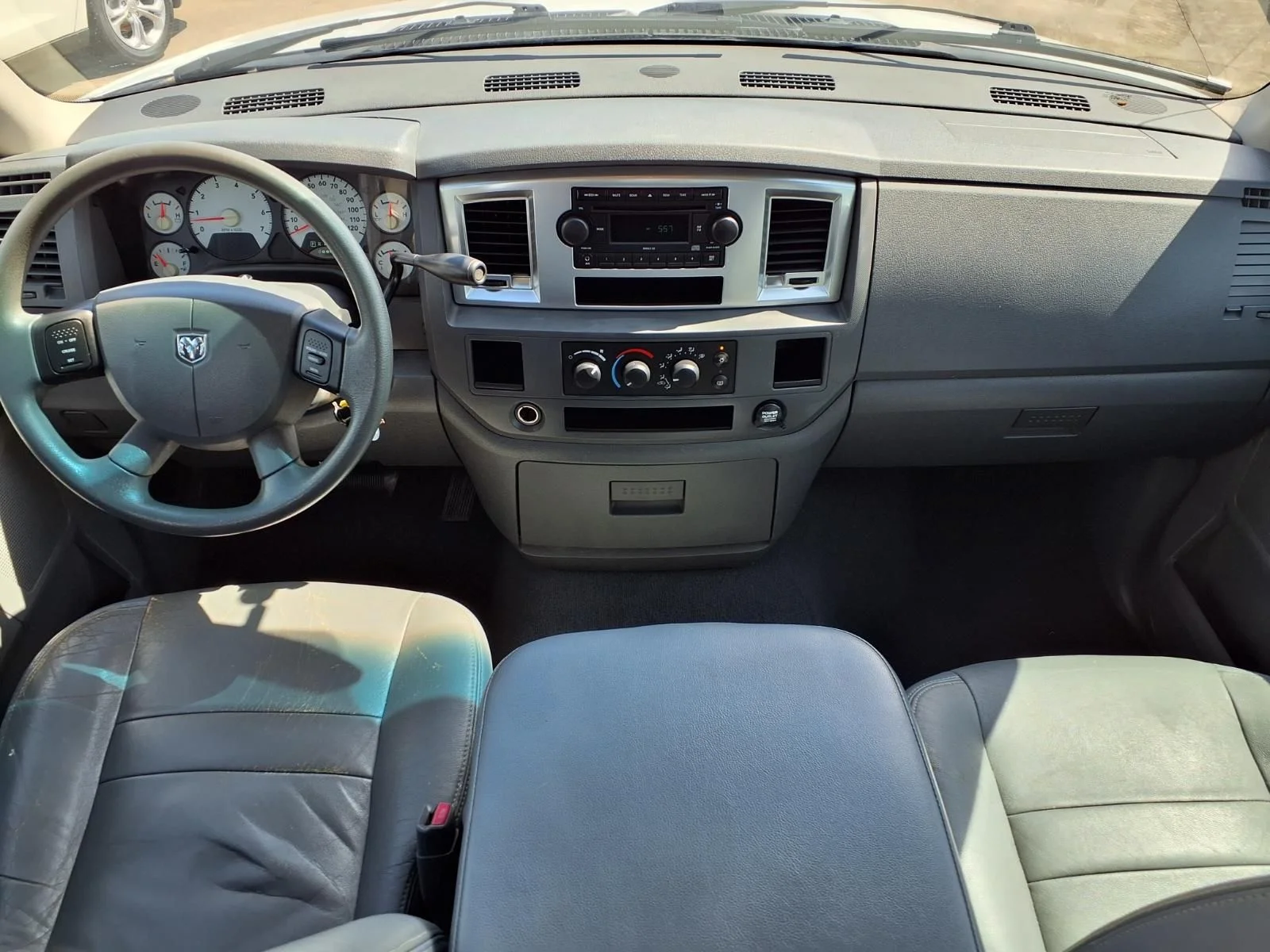 Used 2007 White Dodge SLT image 10