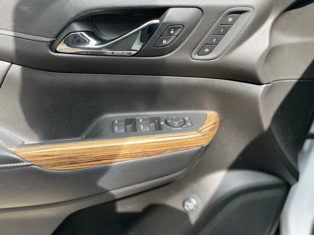 Used 2019 Summit White GMC Denali image 9