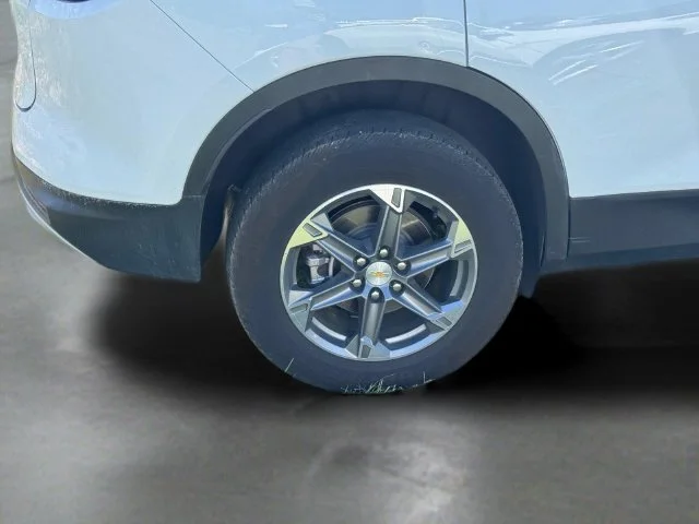 Used 2025 White Chevrolet LT image 15