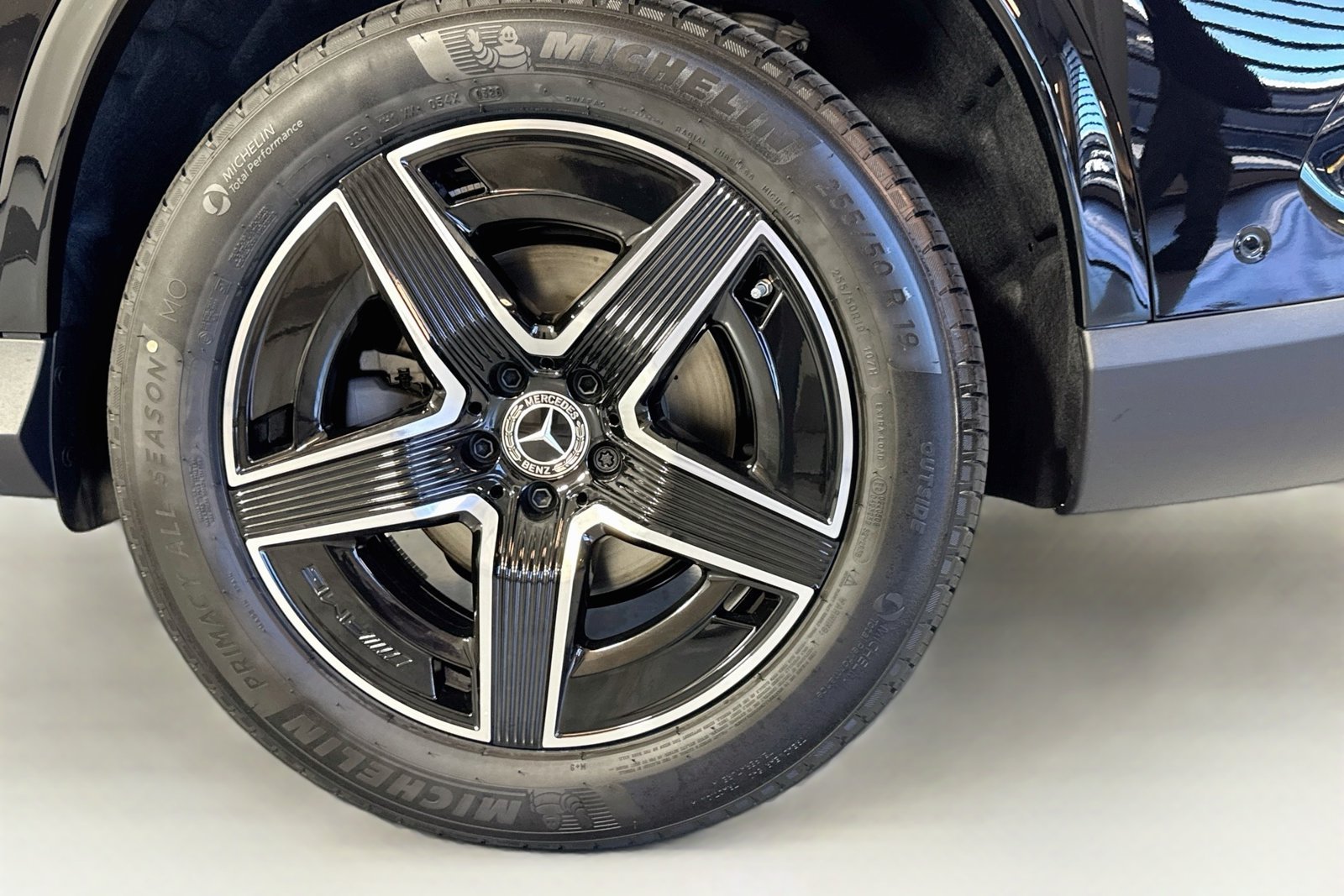New 2026 Black Mercedes-Benz GLC 300 image 28