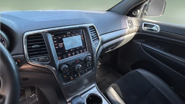 Used 2018 White Jeep Altitude image 24