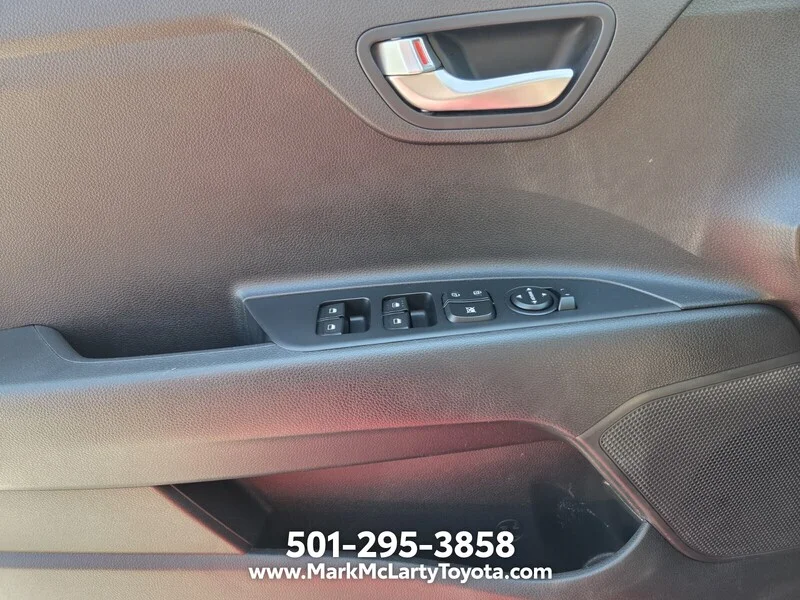 Used 2023 Currant Red KIA S IVT image 24