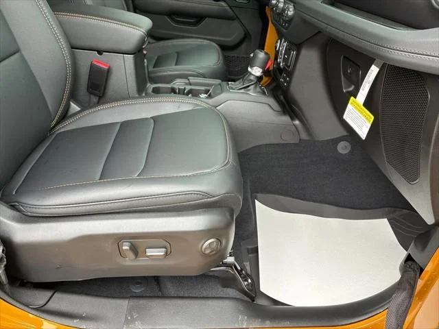 New 2026 Goldilocks Exterior Paint Jeep Sahara image 16