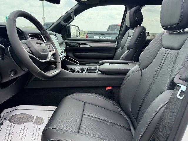 New 2026 Bright White Clear-Coat Exterior Paint Jeep Limited Altitude image 9