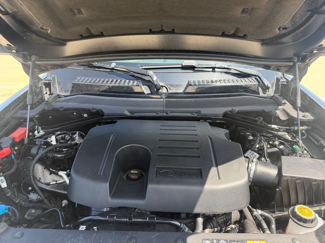 Used 2024 Black Land Rover X-Dynamic SE image 19