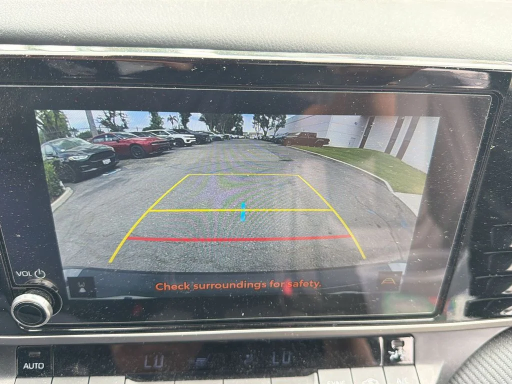 Used 2025  Toyota SE image 22
